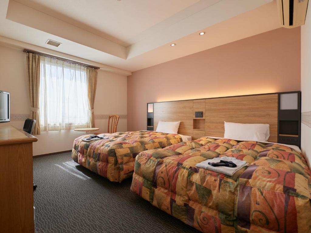Gamagori Hotel Twin Bed Room
