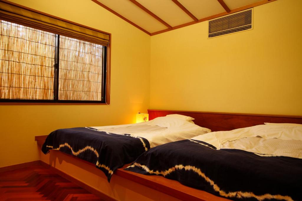 Ginsuisou Choraku Bedroom Twin Beds