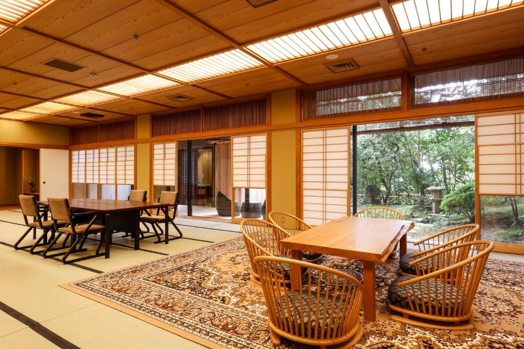 Ginsuisou Choraku Traditional Room Garden View