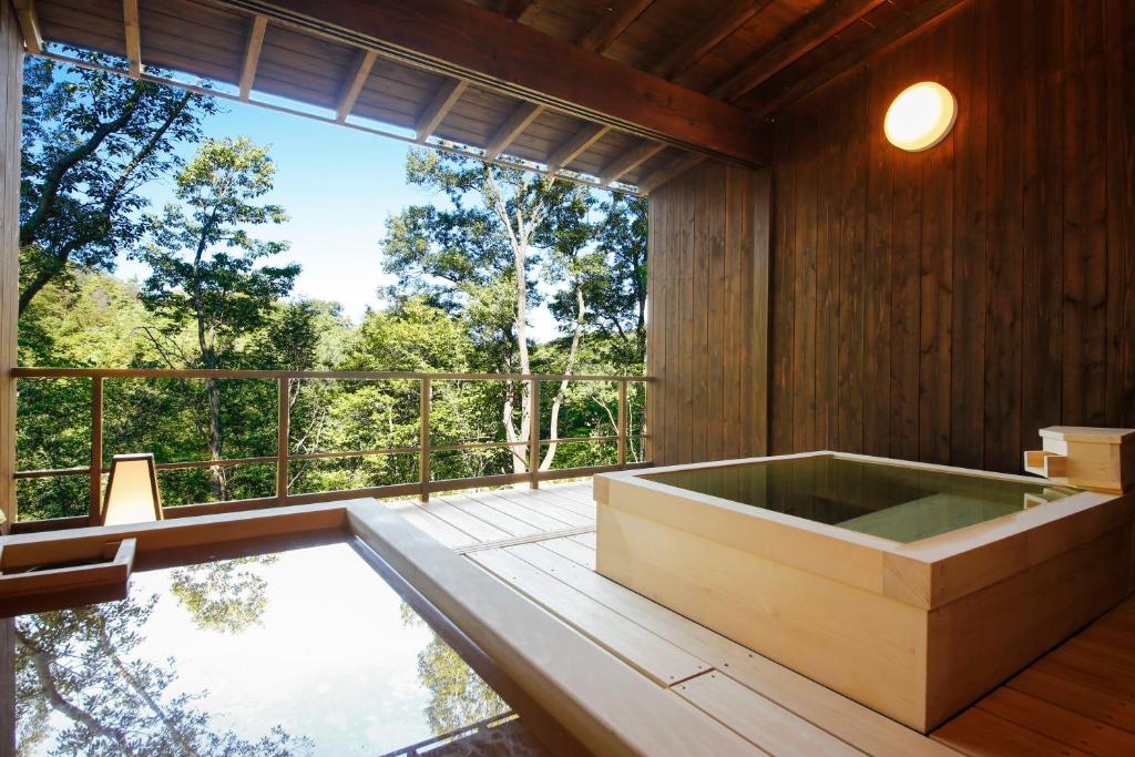 Ginsuisouchoraku Open Air Onsen