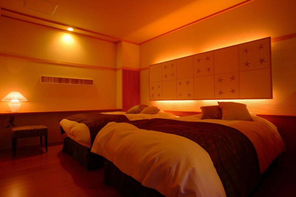 Grandia Housen Bedroom Lamp
