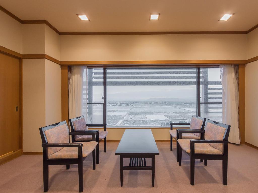 Grandia Housen Seating Area