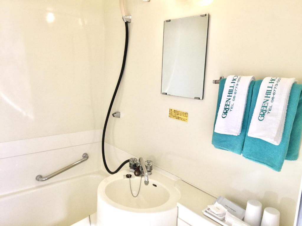 Green Hill Hotel Tennoji Ekimae Small Bathroom