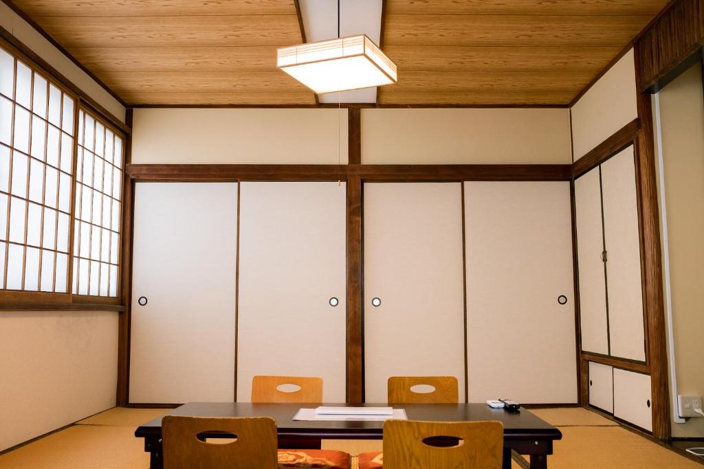 Guest House Sunline Beppu Tatami Room Table Chairs