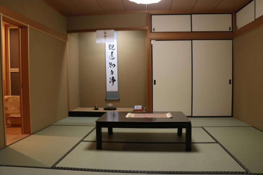 Gyokuzoin Tatami Room Tea Table