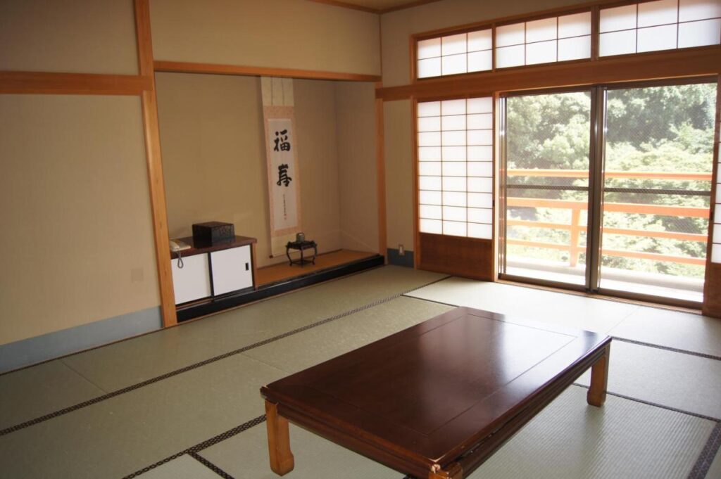 Gyokuzoin Tatami Room With Low Table