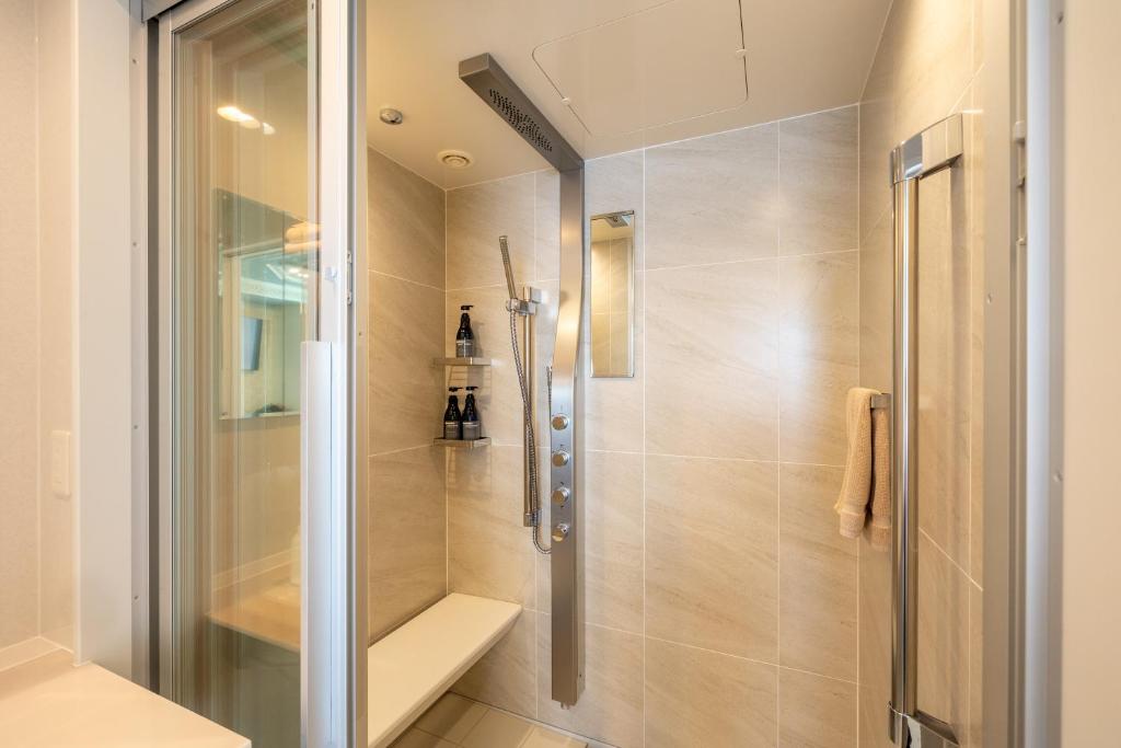 Hachijo View Hotel Modern Bathroom