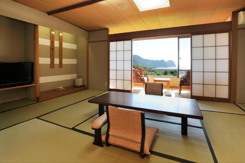 Hachijo View Hotel Tatami Room Mountain View
