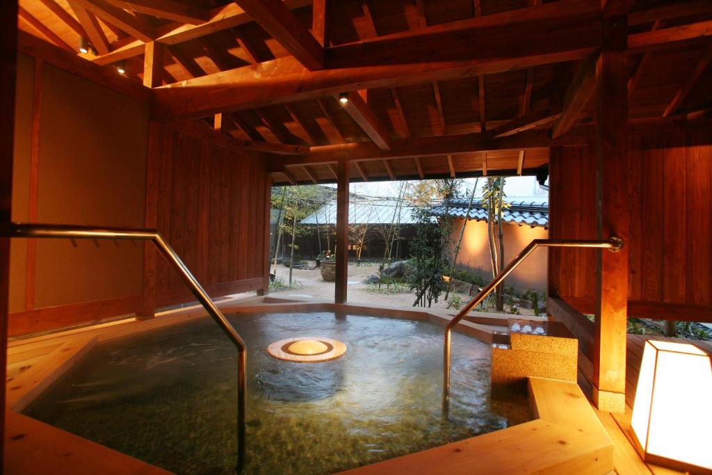 Hagihonjin Onsen Bath