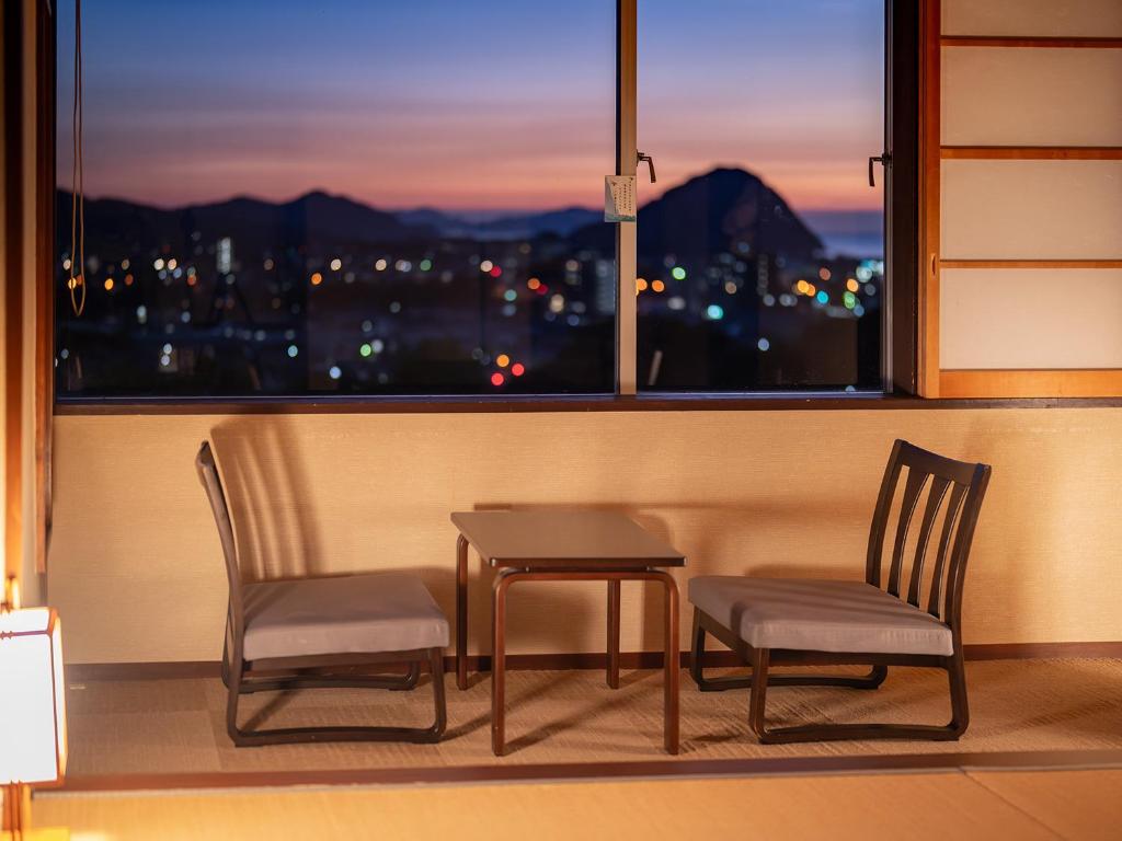 Hagihonjin Tatami Room Chairs View
