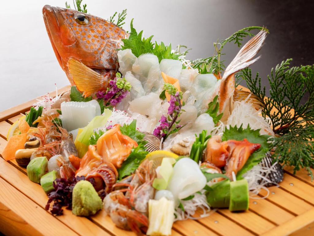 Hakkei Sashimi Platter