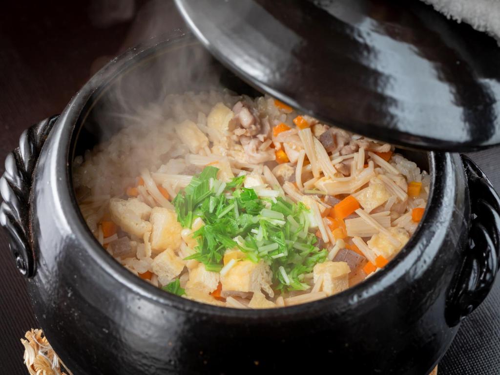 Hakkei Steamed Rice Pot