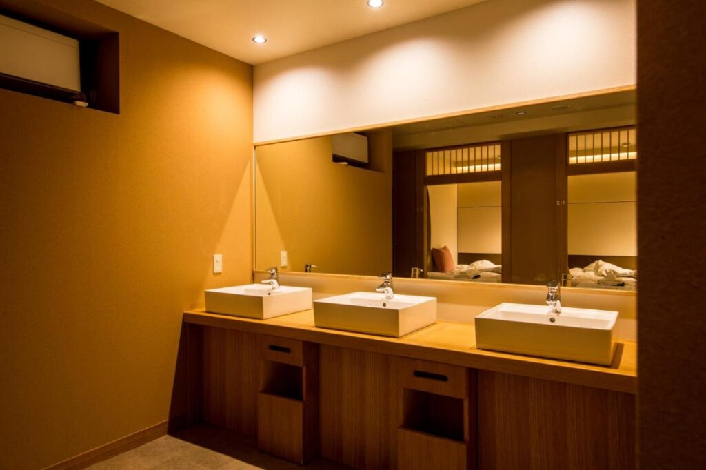 Hatagoya Jozankei Shoten Bathroom Sinks Mirror