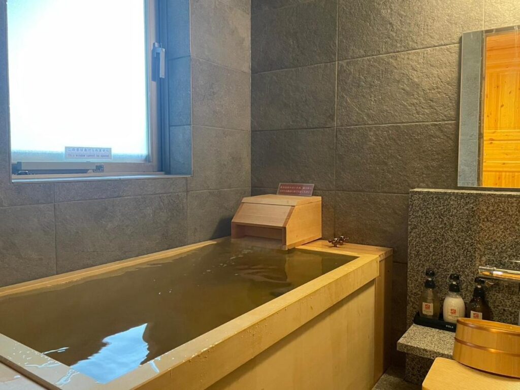 Hatagoya Jozankei Shoten Onsen Bathroom