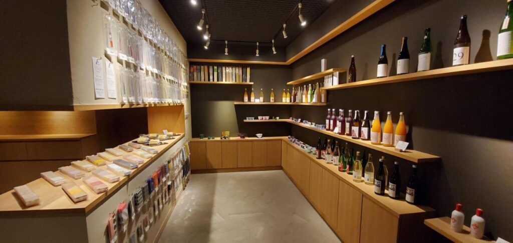 Hatagoya Jozankei Shoten Products Display