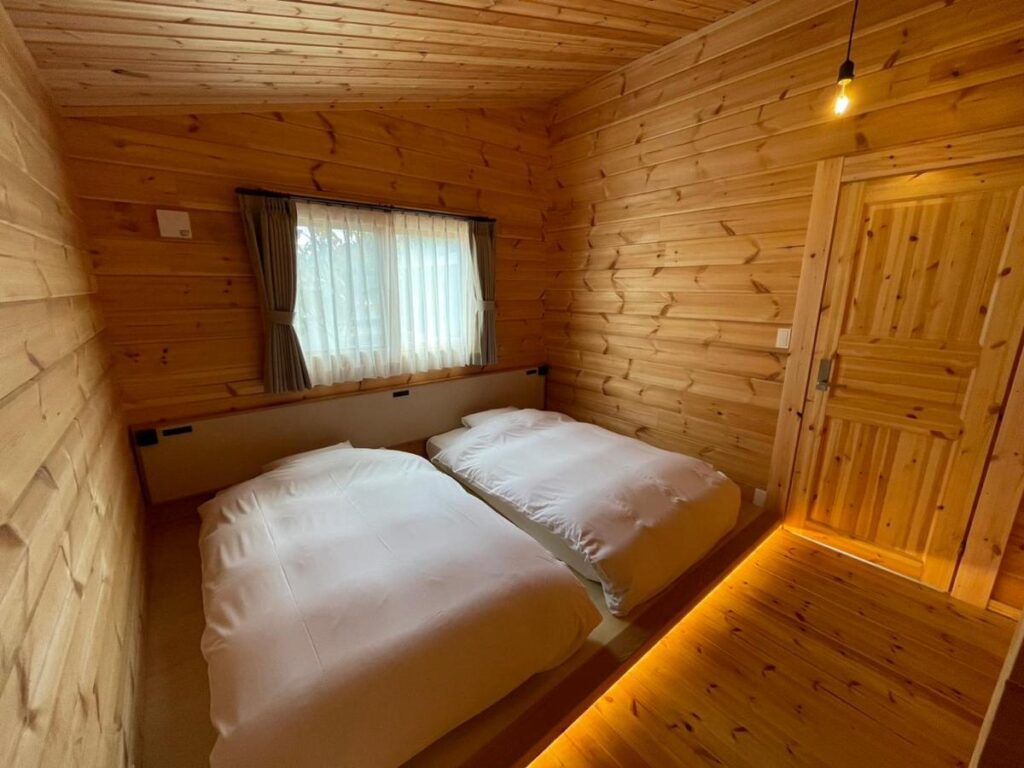 Hatagoya Jozankei Shoten Wooden Room Beds
