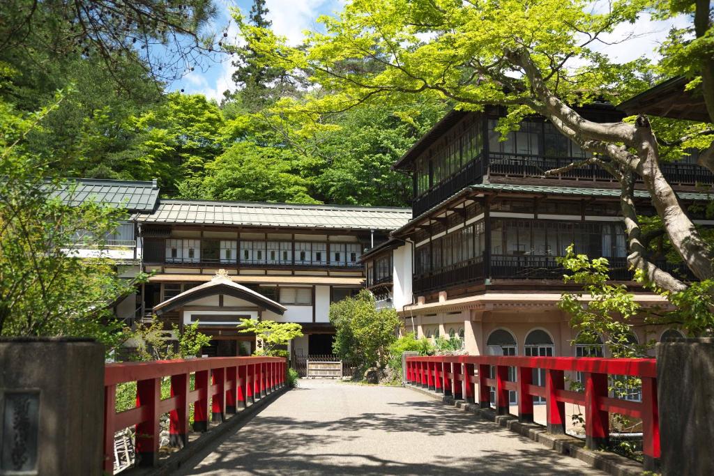 Honkan Sekizen Kan Entrance Bridge