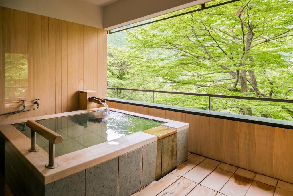 Honkan Sekizen Kan Indoor Onsen