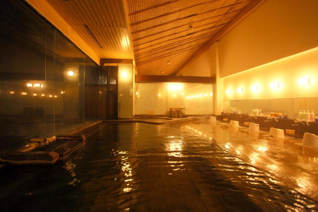 Honkan Sekizen Kan Onsen Interior