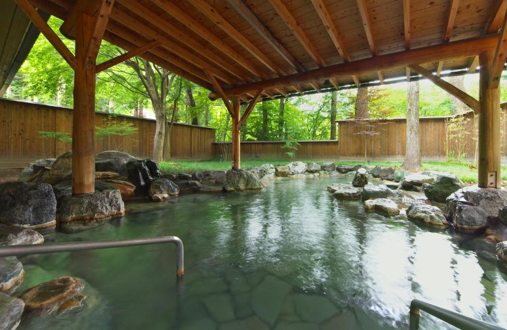 Honkan Sekizen Kan Outdoor Onsen
