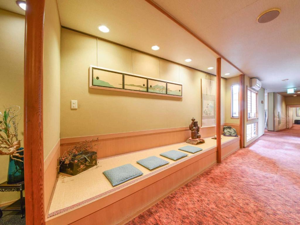 Hotel Hagoromo Hallway Seating