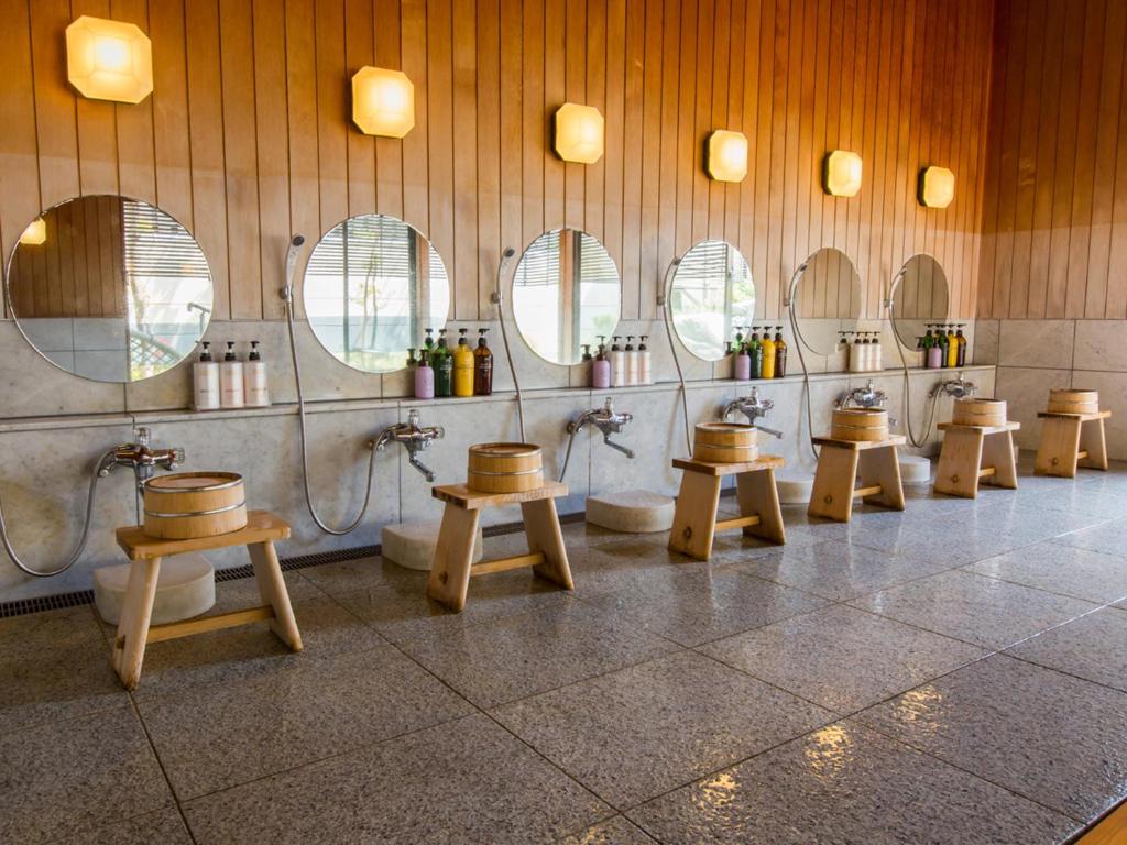 Hotel Hagoromo Onsen Shower Area