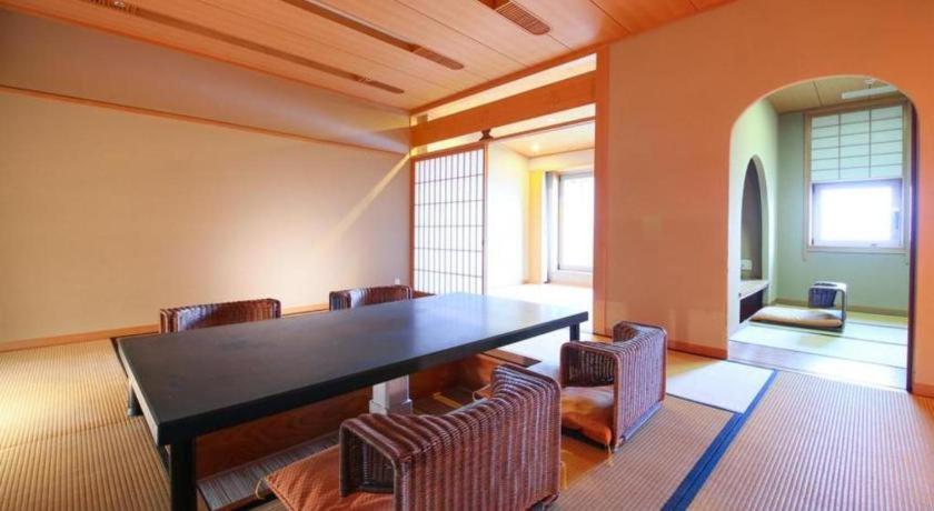 Hotel Kawakyu Tatami Room Dining Area