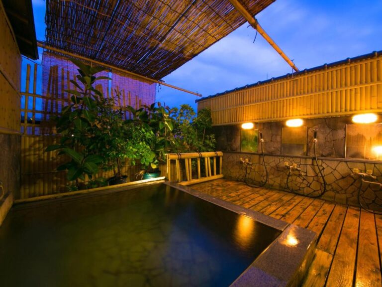 Hotel Kouraku Outdoor Onsen