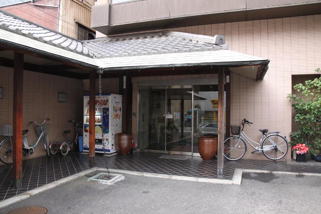 Hotel Kuramot Entrance