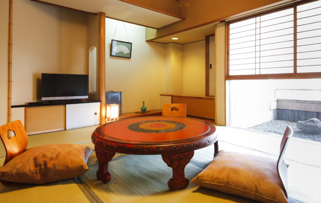 Hotel Kuramot Tatami Room Low Table Tv