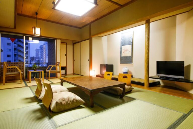Hotel Kuramot Tatami Room Table Chairs Tea Set