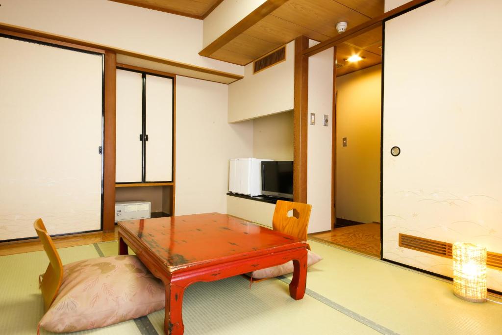 Hotel Kuramot Tatami Room Table