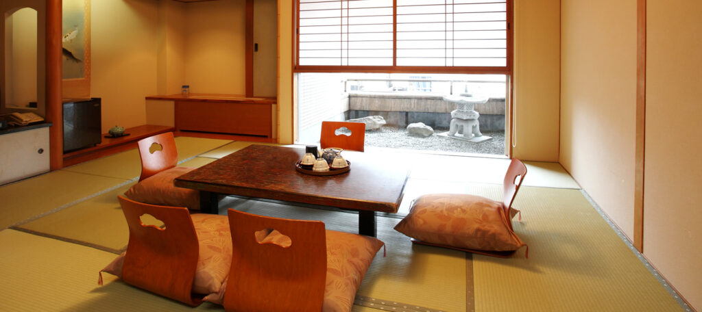 Hotel Kuramot Tatami Room Tea Table