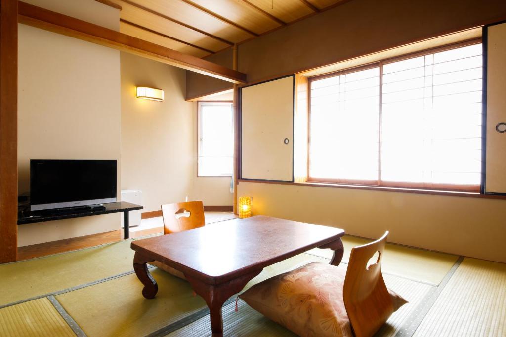 Hotel Kuramot Tatami Room Television