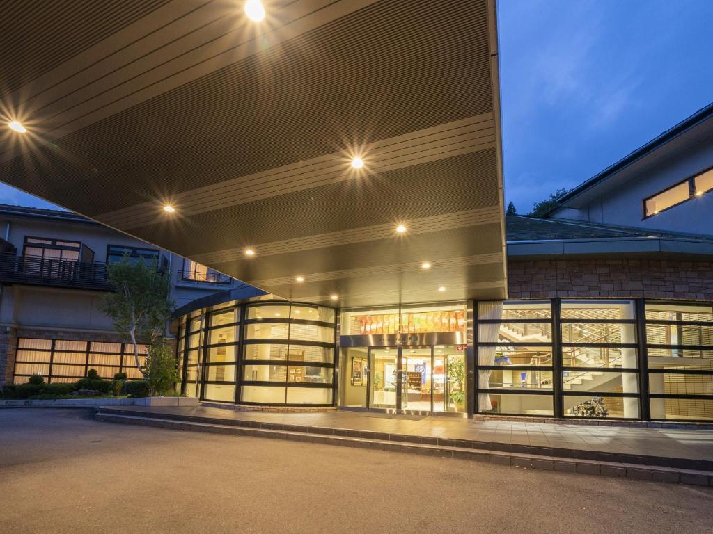 Hotel Sekisuien Entrance Evening