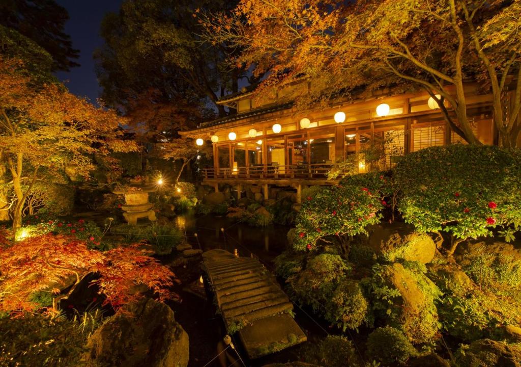 Hotel Shiragiku Japanese Garden Night