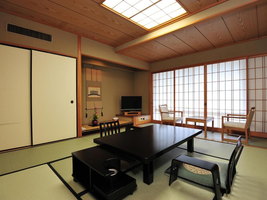 Hotel Shiragiku Ryokan Tatami Room