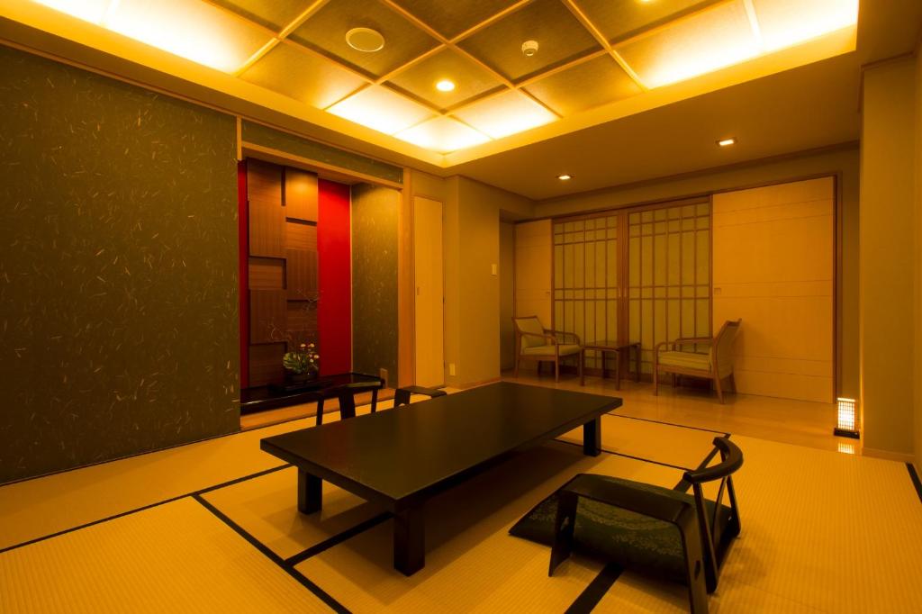 Hotel Shiragiku Tatami Room Tea Table