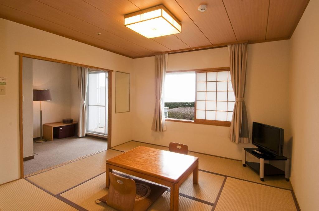 Hotel Solage Oita Hiji Tatami Room Tv Window