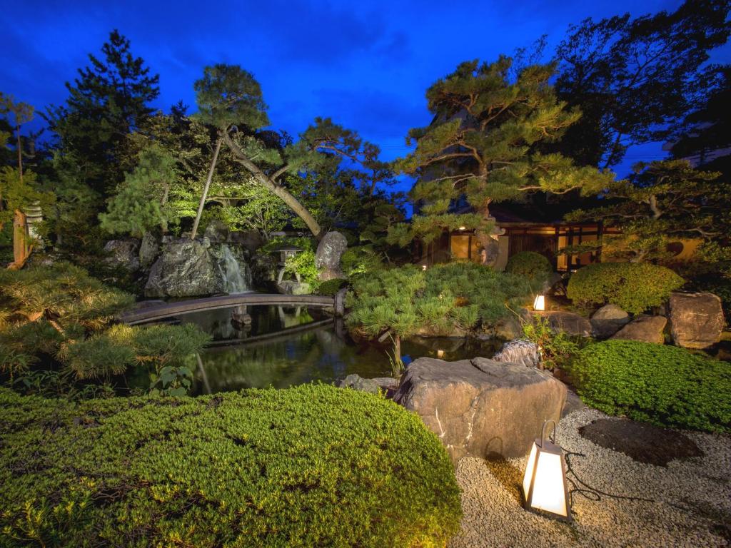 Hotel Yagi Japanese Garden Night