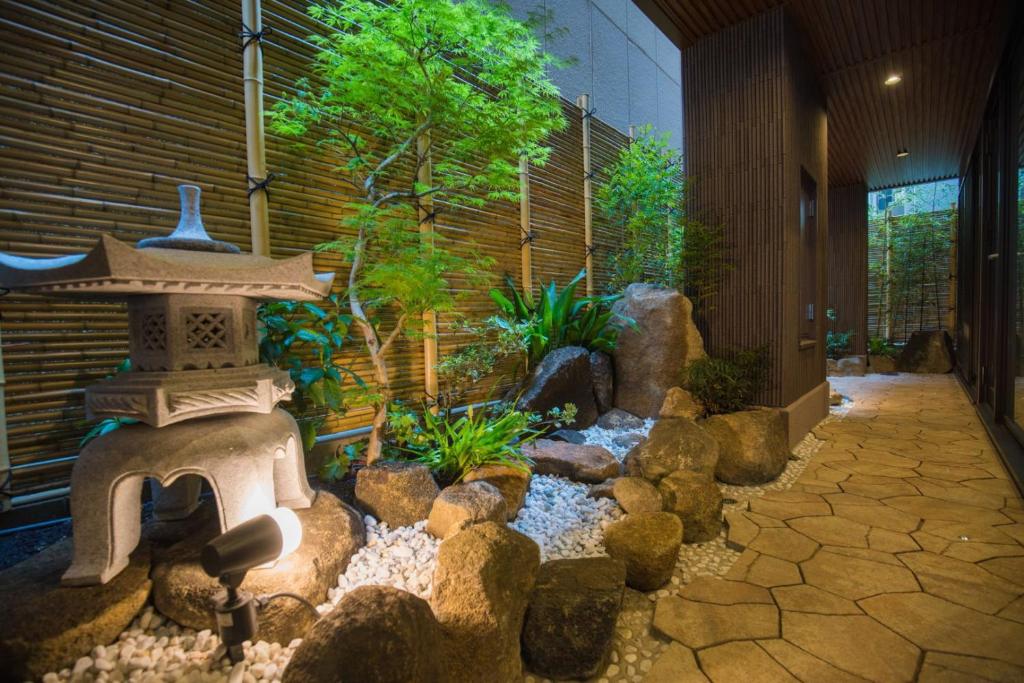 Hotel Yu Shu Japanese Garden Pathway