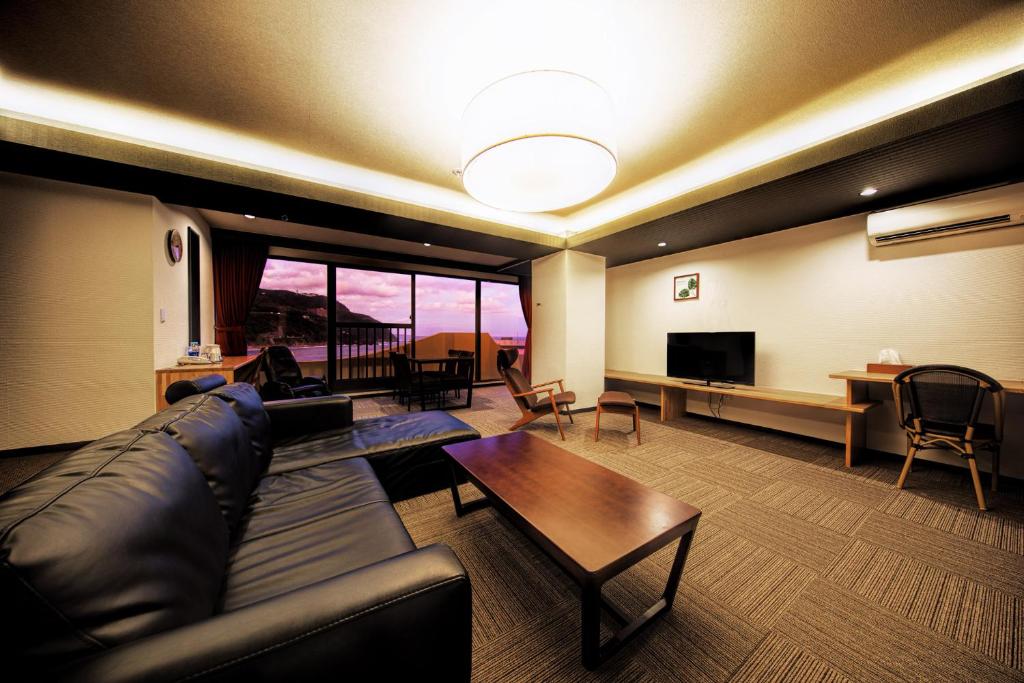 Inatori Akao Hotel Modern Living Room