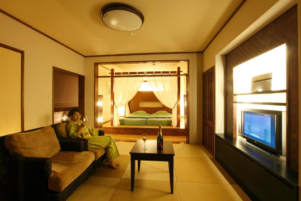 Inatori Akao Hotel Tatami Room Sofa Bed Tv