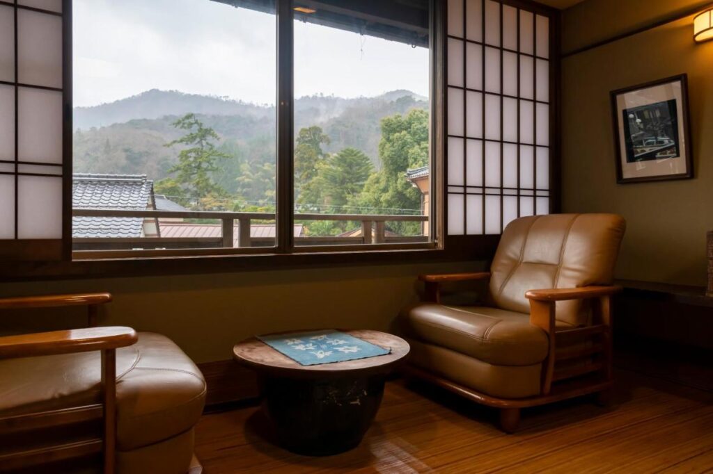 Iwaiya Traditional Room Leather Chairs