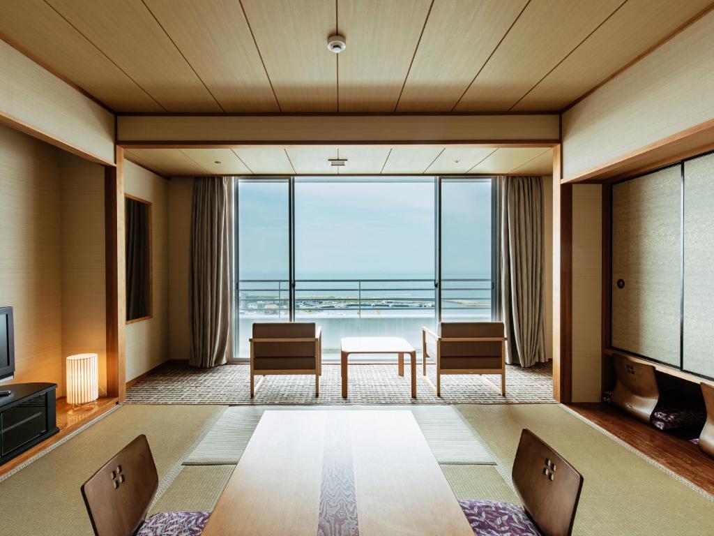 Kamenoi Hotel Awajishima Tatami Room Sea View