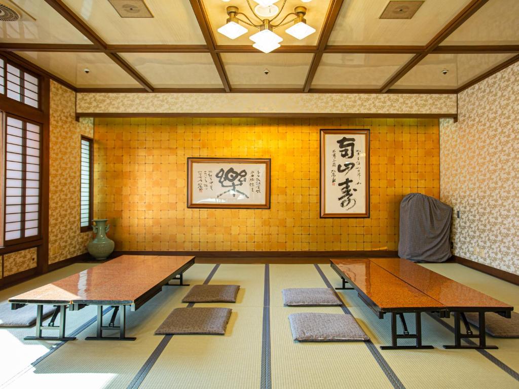 Kaneyoshi Ryokan Tatami Room Low Tables