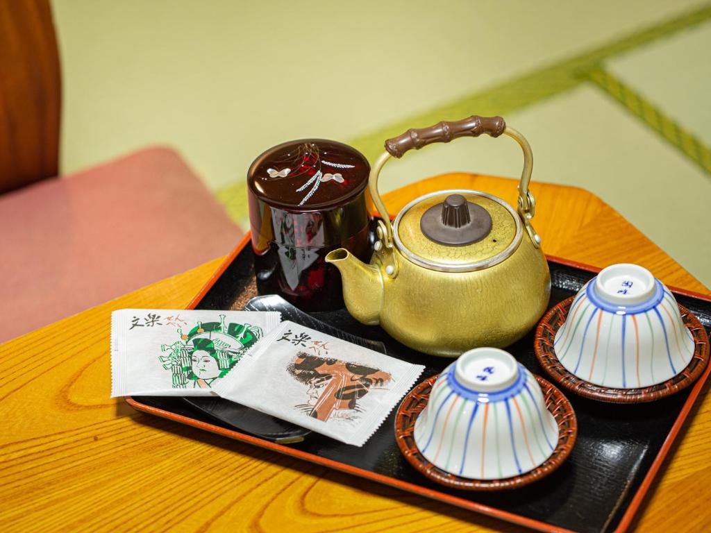 Kaneyoshi Ryokan Tea Set