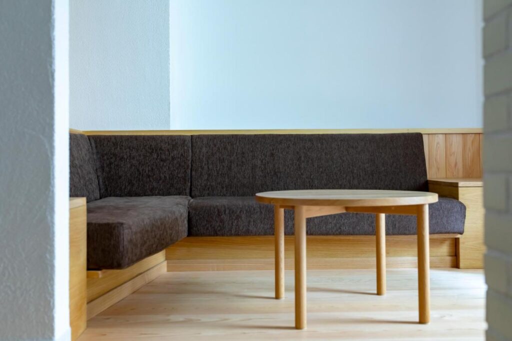 Kinosaki Onsen Sensui Wooden Sofa Round Table
