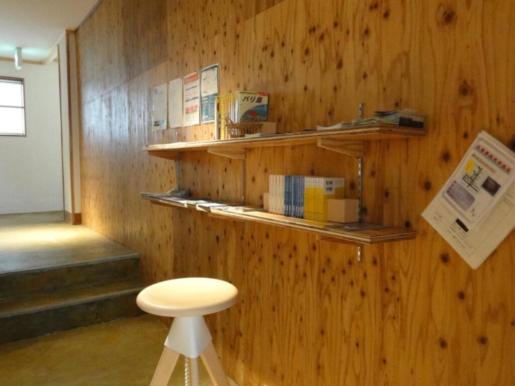 Kinsui Hallway Shelves