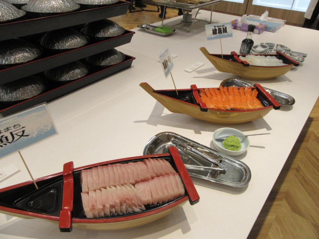 Koganezaki Furofushi Onsen Seaside Outdoor Bath Sashimi Display